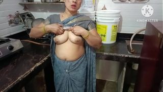 सौतेली माँ ने बेटे के साथ चुदाई की